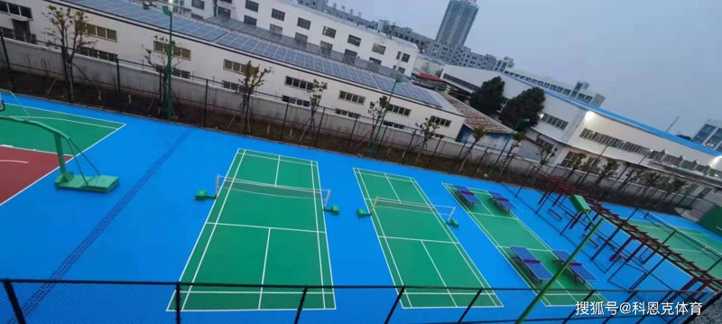 羽毛球场地面